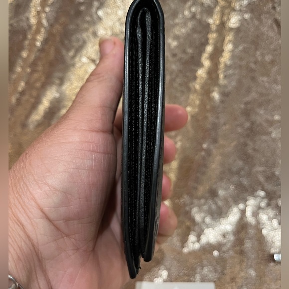 NWOT GUCCI Signature Embossed Italian Black Leather Wallet - Picture 5 of 10